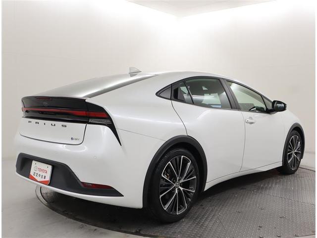 プリウス G トヨタ認定中古車 衝突被害軽減システム ワンオーナー ブラインドスポットモニター メモリーナビ バックカメラ ミュージックプレイヤー接続 フルセグTV ETC 純正19インチアルミホイール 記録簿(3枚目)