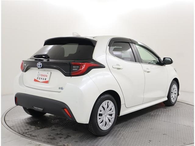 ヤリス ハイブリッドＺ　トヨタ認定中古車　衝突被害軽減システム　ワンオーナー　シートヒーター　全周囲カメラ　メモリーナビ　フルセグ　メモリーナビ　ミュージックプレイヤー接続　ＥＴＣ　ＬＥＤヘッドランプ　スマートキー　記録簿（3枚目）