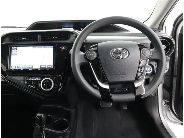 アクア Ｓスタイルブラック　フルセグ　メモリーナビ　ＤＶＤ再生　ミュージックプレイヤー接続可　バックカメラ　衝突被害軽減システム　ＥＴＣ　ワンオーナー（6枚目）