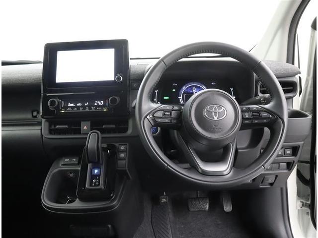 シエンタ ハイブリッドＺ　フルセグ　メモリーナビ　ミュージックプレイヤー接続可　バックカメラ　衝突被害軽減システム　ＥＴＣ　ドラレコ　両側電動スライド　ＬＥＤヘッドランプ　ウオークスルー　乗車定員７人　３列シート　ワンオーナー（7枚目）