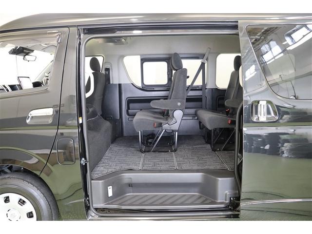 ハイエースワゴン ＧＬ　定期点検記録簿　ＰＳＤ　ＷエアＢ　４ＷＤ車　ダブルエアコン　キーレスエントリー　１００Ｖ　エアコン　ミュージックプレイヤー接続可　横滑り防止　３列シート　ナビテレビ　ＡＢＳ　ＥＴＣ車載器　パワステ（7枚目）