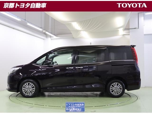 両側電動スライドドアです。駐車場や狭幅の道路でもドアを全開にしておけるのが嬉しいですね。内側からも開閉できるので、お迎えの時などにスッと開けてあげられます。