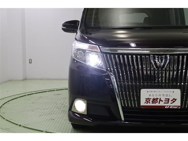 フロントグリルから流れるように切れ上がったシャープなデザインのヘッドライトは環境に優しく経済的なＬＥＤです。オートライト、オートハイビーム付で、面倒なヘッドライトの切替えが不要になります。