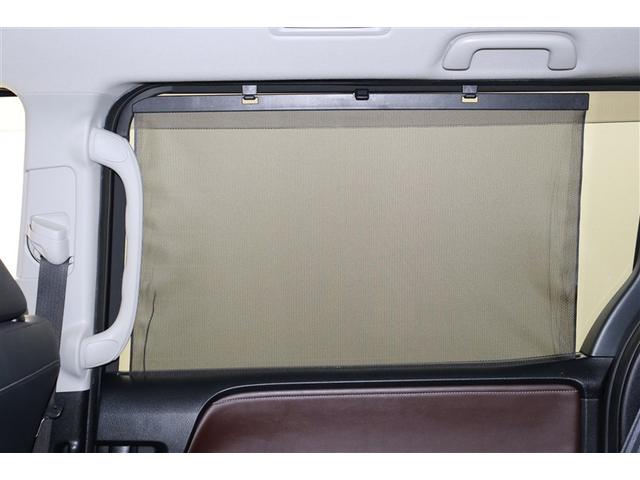 スライドドアには引っ掛けるだけの簡単サンシェードが装備されています。紫外線からお肌や髪を守ってくれます。プライバシー保護にも活躍しますよ。