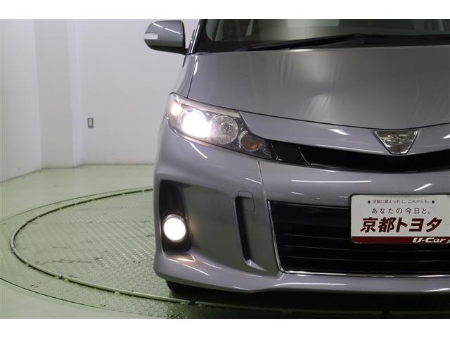 シャープな釣り目のヘッドライトは非常に明るく、省エネで長寿命のＨＩＤです。周囲の明るさを感知して自動で点灯・消灯するオートライト搭載。自動で点灯してくれるので夕暮れ時の安全が向上されます。