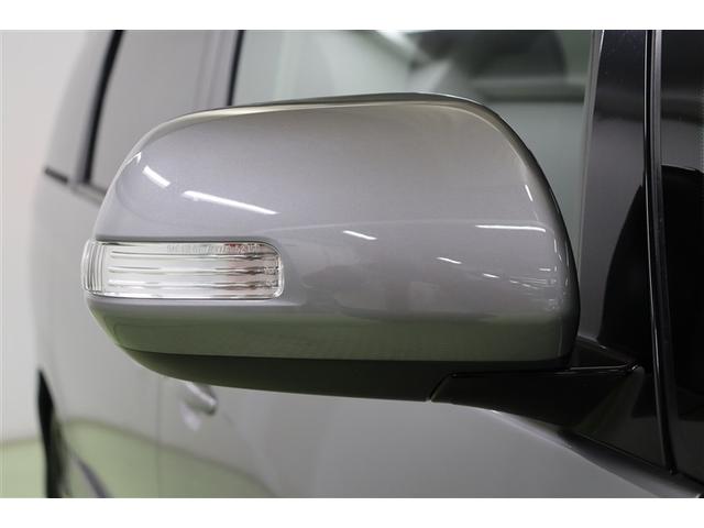 ウインカーミラーはお洒落なだけでなく、対向車からの視認性も上がり事故防止にもつながります。電動格納ミラーなので運転席からの操作で格納できます。ミラーを閉じて入る立体駐車場などでは、有ると便利な機能です