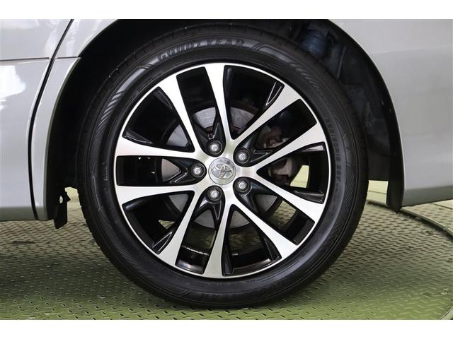 スポーティなデザインの純正アルミホイールを装着しています。