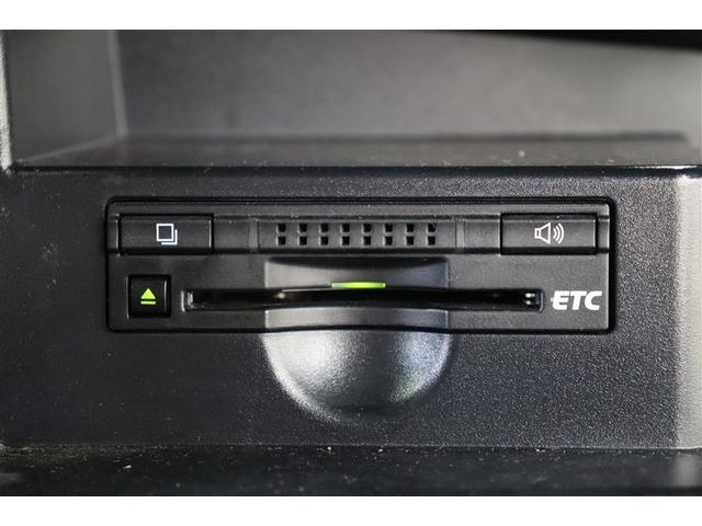 ボイスタイプのＥＴＣ搭載。高速道路出入口もスマートに通過！　今やマストアイテムですね。納車前には使用できるようにセットアップをさせていただきます。ＥＴＣカードの取扱もしておりますのでご相談ください。