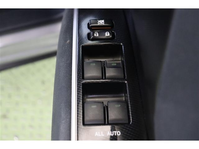 全ての窓が運転席から操作できます。今やほぼ当たり前ですが、無いと不便なアイテムですよね。ウインドウロックも装備しています。