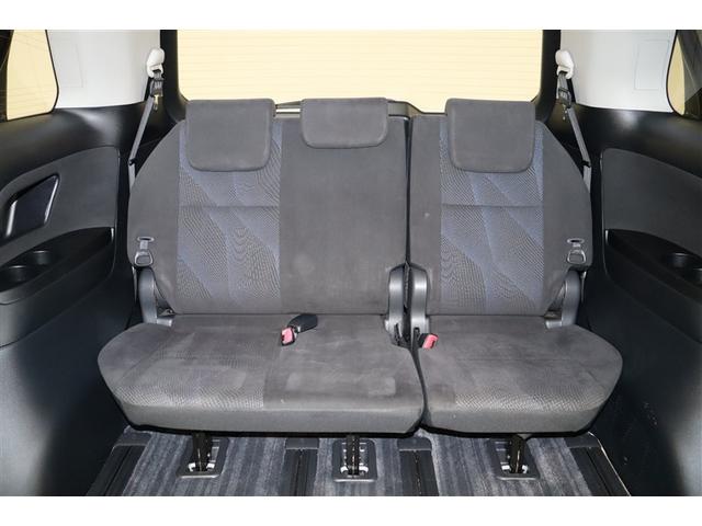 ３列目シートも座り心地が良く、大人数のお出かけに大活躍！ドリンクホルダーも手の届きやすい場所にあり、くつろいだドライブが楽しめます。
