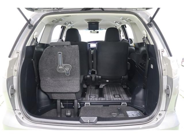 ６：４分割の床下格納式なので、荷物の多さや乗車人数にあわせて格納することが可能で、状況にあわせて広々とお使いいただけます。