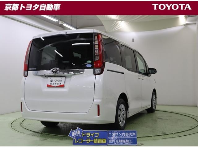 ノア Ｘ　ブレーキサポート　イモビライザー　アイドリングストッ　メンテナンスノート　ＤＶＤ再生可　デュアルエアコン　バックモニタ－　地デジＴＶ　ＬＥＤランプ　スマートキ　オートエアコン　ＥＳＣ　フルフラット（3枚目）