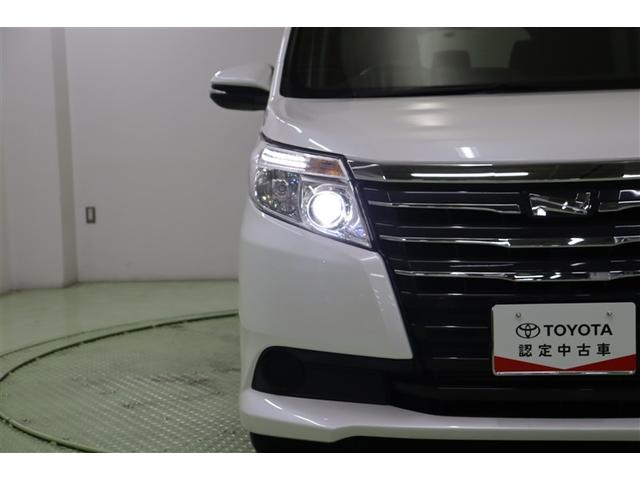 ノア Ｘ　ブレーキサポート　イモビライザー　アイドリングストッ　メンテナンスノート　ＤＶＤ再生可　デュアルエアコン　バックモニタ－　地デジＴＶ　ＬＥＤランプ　スマートキ　オートエアコン　ＥＳＣ　フルフラット（8枚目）