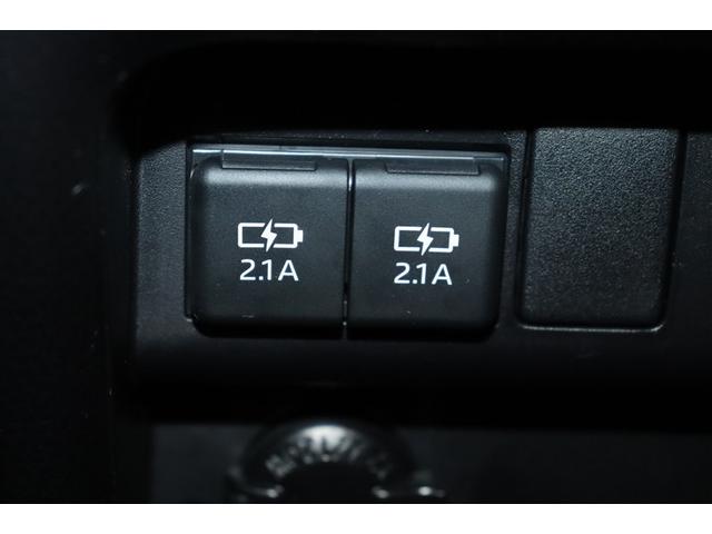 ヴォクシー ＺＳ　煌ＩＩＩ　プリクラッシュ　スマートキ　アイスト　ＤＶＤ再生機能　横滑り防止装置　ナビＴＶ　アルミ　三列シート　ＷＡＣ　盗難防止　オートエアコン　キーレス　ＥＴＣ装備　パワステ　メモリナビ　クルコン　ＡＢＳ（18枚目）