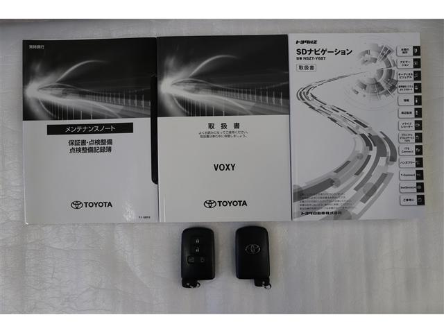 ヴォクシー ＺＳ　煌ＩＩＩ　プリクラッシュ　スマートキ　アイスト　ＤＶＤ再生機能　横滑り防止装置　ナビＴＶ　アルミ　三列シート　ＷＡＣ　盗難防止　オートエアコン　キーレス　ＥＴＣ装備　パワステ　メモリナビ　クルコン　ＡＢＳ（38枚目）