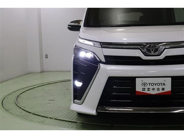 ヴォクシー ＺＳ　煌ＩＩＩ　プリクラッシュ　スマートキ　アイスト　ＤＶＤ再生機能　記録簿付き　横滑り防止装置　ナビＴＶ　アルミ　三列シート　ＷＡＣ　盗難防止　オートエアコン　キーレス　ＥＴＣ装備　パワステ　メモリナビ　クルコン（8枚目）