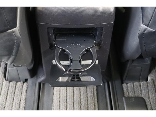 �Z���^�[�R���\�[���̌���ɂ͊i�[���̃h�����N�z���_�[�𑕔����Ă��܂��B�g��Ȃ��Ƃ��͊i�[���Ă�����̂Ŏז��ɂȂ�܂���B