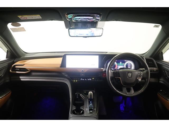 ����ɃJ���[���U�[�g���ƃJ�b�p�[�̃A�N�Z���g���������ȍ������Y���X�e�A�����O���ł��B�f�B�X�v���C�⃁�[�^�[�A����@�킪�����ɏW�񂳂�A�������ƂȂ����ϓI�ɉ^�]�ł���f�U�C���͂������N���E���ł��B