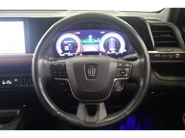 �X�e�A�����O�ɂ͎�悪�₦�鎞���Ɋ������X�e�A�����O�q�[�^�[�𑕔����Ă��܂��B�n���Y�t���[�d�b�≹���F���A�I�[�f�B�I�����C���t�H���[�V�����f�B�X�v���C���̕\���ؑւ����o����X�C�b�`���������Ă��܂��B