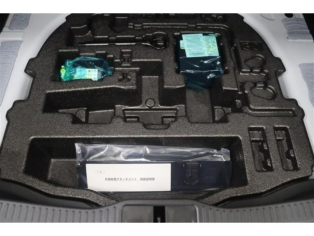 ���Q�[�W�X�y�[�X�ɂ͐�ԗp�i�Ȃǂ̎��[�ɕ֗��ȏ������[������Ă��܂��B�X�y�[�X���Ƀp���N�C���L�b�g�𑕔��B��펞���d�V�X�e�����쓮������ꍇ�ɑ��ɑ�������O�����d�A�^�b�`�����g���������Ă��܂��B