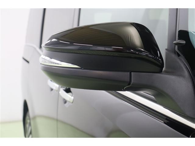 エスクァイア ハイブリッドＧｉ　両電動ドア　地デジフルセグ　ＰＳ　整備記録簿　Ｂモニ　ダブルエアコン　フルフラット　三列シート　ＰＷ　デュアルエアバッグ　ＥＴＣ車載器　ナビＴＶ　クルコン　ＬＥＤヘッドライト　エアＢ　ウォークスルー（9枚目）