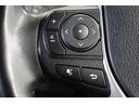 運転中に手を離さなくてもオーディオ操作やマルチインフォメーションディスプレイ内の表示切替が出来るステアリングスイッチ付です。走行中に視線を逸らさず出来る手元操作は安全運転につながります。