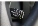 追従機能付クルーズコントロール搭載です。先行車を検知して適切な車間距離を保てる速度に調整、先行車がいなくなったら設定速度で走行を続けてくれます。運転操作の負担を軽減し、疲労軽減に貢献してくれます。