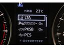 車線はみ出し防止警告【レーンアシスト】、衝突予防および衝突安全システム【PCS】で安心を。障害物や歩行者などを検知、警告してくれる【クリアランスソナー】がトラブルを未然に防ぐサポートをしてくれます。