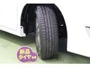 タイヤサイズ 195/65R15。タイヤ4本【新品】に交換してあります。スポーティでスタイリッシュなデザインの純正アルミホイールを装着しています。