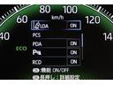 車線はみ出し防止警告【レーンアシスト】、衝突予防および衝突安全システム【PCS】で安心を。障害物や歩行者などを検知、警告してくれる【クリアランスソナー】がトラブルを未然に防ぐサポートをしてくれます。