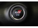 スタート・ストップボタンもＧＲ仕様です。キーを携帯しブレーキペダルを踏みこみ、ボタンを押すとエンジンがスタートするプッシュスタートです。鞄やポケットからキーを取り出さなくてもいいのは楽ですね。