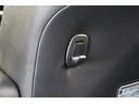 シートバックには便利なフック付。お買い物袋をかけるのも良し、ゴミ袋をかけるのも良し、いろいろ使えてあると便利なアイテムです。シートバックにはタブレットや雑誌などの収納に便利なポケットも備えています。
