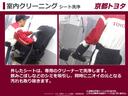 【室内クリーニング　シート洗浄】外したシートは、専用のクリーナーで洗浄します。飲みこぼしなどのシミを吸引し、同時にニオイの元となる汚れも取り除きます。