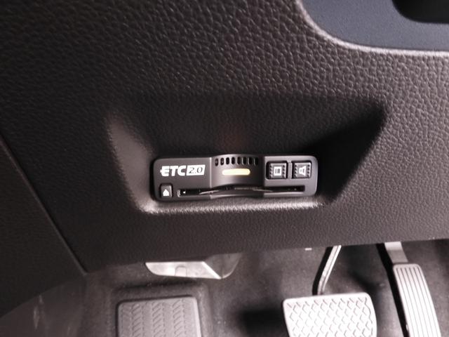 フィット ｅ：ＨＥＶホームブラックスタイル　デモカー　９インチナビ　ドラレコ　バックカメラ　障害物センサー　ＥＴＣ　Ｂｌｕｅｔｏｏｔｈ　ＵＳＢ入力端子　ＬＥＤヘッドライト　横滑り防止装置　衝突被害軽減ブレーキ　純正アルミホイール　盗難防止装置（17枚目）