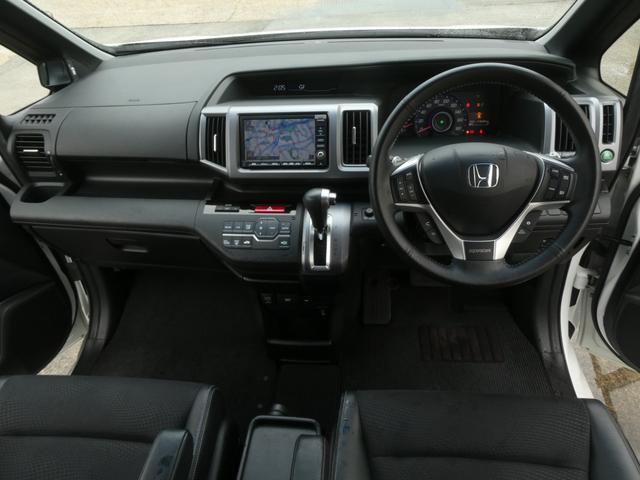 ステップワゴンスパーダ Ｚクールスピリット　ワンオーナー車　メーカー装着ナビ　ＥＴＣ　バックカメラ　両側電動スライドドア　クルーズコントロール　パドルシフト　ディスチャージヘッドライト　ＣＤ　ＤＶＤ再生　フルセグＴＶ　横滑り防止装置（7枚目）