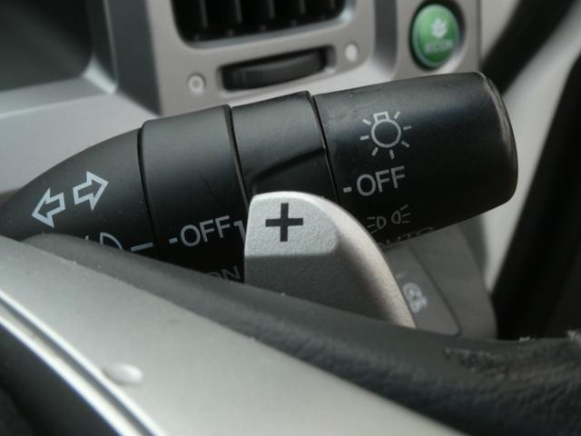 ステップワゴンスパーダ Ｚクールスピリット　ワンオーナー車　メーカー装着ナビ　ＥＴＣ　バックカメラ　両側電動スライドドア　クルーズコントロール　パドルシフト　ディスチャージヘッドライト　ＣＤ　ＤＶＤ再生　フルセグＴＶ　横滑り防止装置（17枚目）