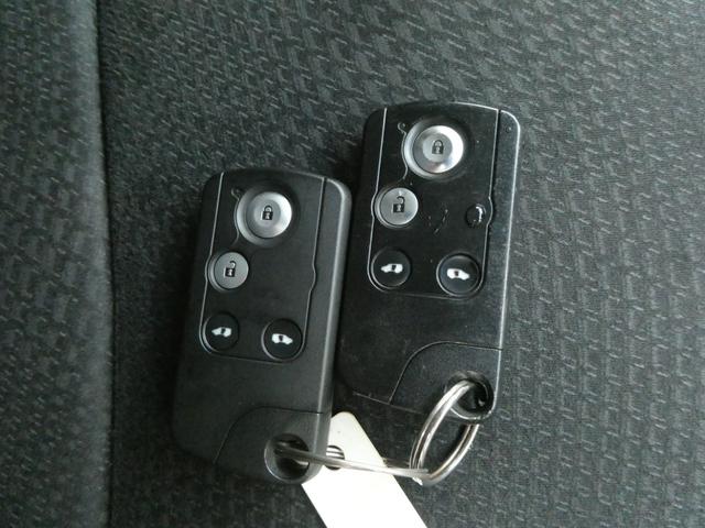 ステップワゴンスパーダ Ｚクールスピリット　ワンオーナー車　メーカー装着ナビ　ＥＴＣ　バックカメラ　両側電動スライドドア　クルーズコントロール　パドルシフト　ディスチャージヘッドライト　ＣＤ　ＤＶＤ再生　フルセグＴＶ　横滑り防止装置（19枚目）