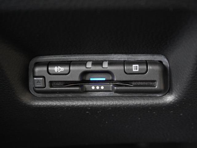 フィット ｅ：ＨＥＶクロスター　ワンオーナー　９インチナビ　ドラレコ　ＥＴＣ　バックカメラ　アダプティブクルーズコントロール　Ｂｌｕｅｔｏｏｔｈ　障害物センサー　オートハイビーム　フルセグ　スペアキー有り　ＤＶＤ再生　ＬＥＤ　禁煙車（8枚目）