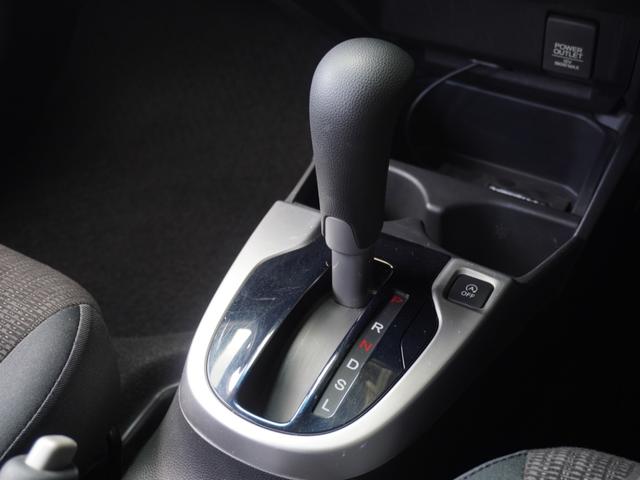 フィット １３Ｇ・Ｆパッケージファインエディション　ワンオーナー　７インチナビ　バックカメラ　ＥＴＣ　Ｂｌｕｅｔｏｏｔｈ　アイドリングストップ　盗難防止装置　禁煙車　スマートキー　ＣＤ　ＤＶＤ　オートエアコン　電動格納ドアミラー　いまコレ＋（43枚目）