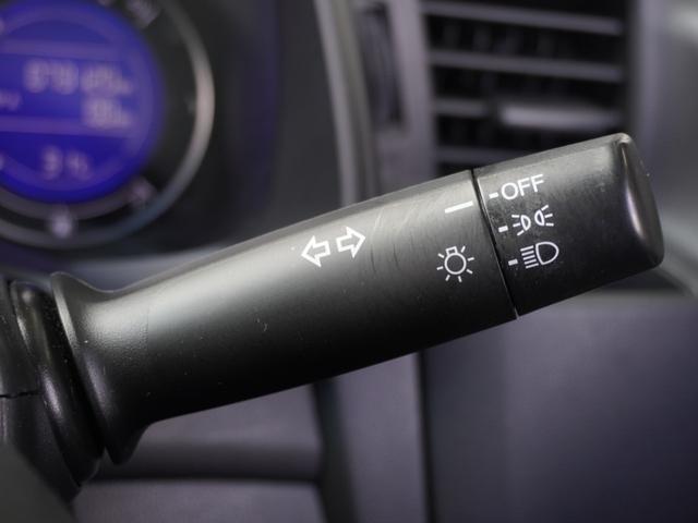 フィット １３Ｇ・Ｆパッケージファインエディション　ワンオーナー　７インチナビ　バックカメラ　ＥＴＣ　Ｂｌｕｅｔｏｏｔｈ　アイドリングストップ　盗難防止装置　禁煙車　スマートキー　ＣＤ　ＤＶＤ　オートエアコン　電動格納ドアミラー　いまコレ＋（49枚目）