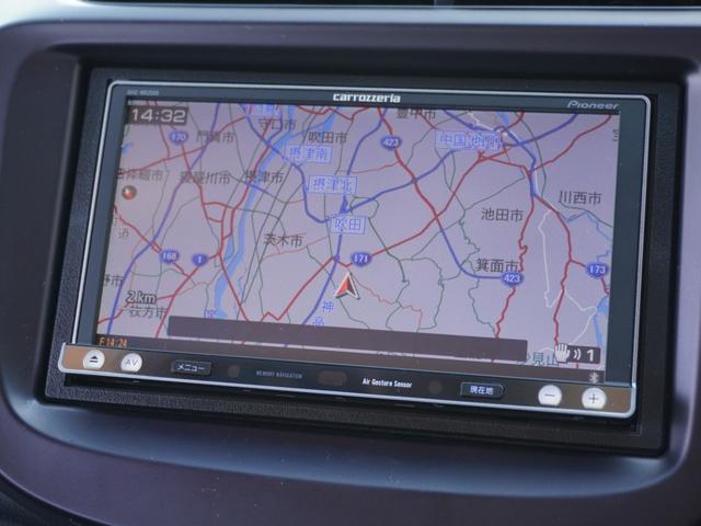 フィット シーズファインスタイル　ワンオーナー　７インチメモリーナビ　バックカメラ　ＥＴＣ　シートヒーター　Ｂｌｕｅｔｏｏｔｈ　オートエアコン　スマートキー　オートライト　フルセグＴＶ　盗難防止装置　パワーウインドウ　禁煙車（3枚目）