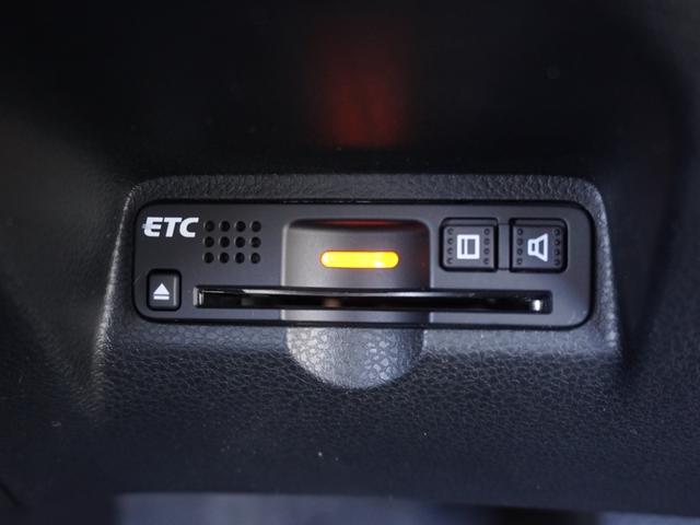 フィット シーズファインスタイル　ワンオーナー　７インチメモリーナビ　バックカメラ　ＥＴＣ　シートヒーター　Ｂｌｕｅｔｏｏｔｈ　オートエアコン　スマートキー　オートライト　フルセグＴＶ　盗難防止装置　パワーウインドウ　禁煙車（6枚目）