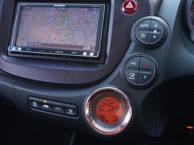 フィット シーズファインスタイル　ワンオーナー　７インチメモリーナビ　バックカメラ　ＥＴＣ　シートヒーター　Ｂｌｕｅｔｏｏｔｈ　オートエアコン　スマートキー　オートライト　フルセグＴＶ　盗難防止装置　パワーウインドウ　禁煙車（18枚目）