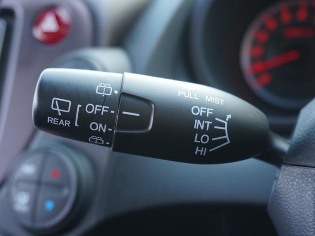 フィット シーズファインスタイル　ワンオーナー　７インチメモリーナビ　バックカメラ　ＥＴＣ　シートヒーター　Ｂｌｕｅｔｏｏｔｈ　オートエアコン　スマートキー　オートライト　フルセグＴＶ　盗難防止装置　パワーウインドウ　禁煙車（44枚目）