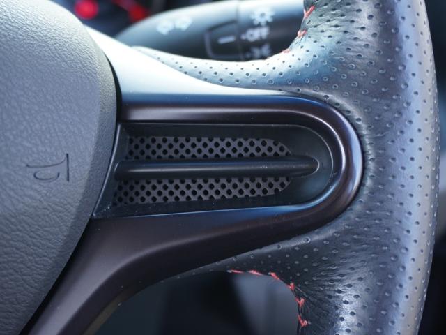 フィット シーズファインスタイル　ワンオーナー　７インチメモリーナビ　バックカメラ　ＥＴＣ　シートヒーター　Ｂｌｕｅｔｏｏｔｈ　オートエアコン　スマートキー　オートライト　フルセグＴＶ　盗難防止装置　パワーウインドウ　禁煙車（46枚目）