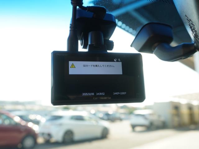 フィット シーズファインスタイル　ワンオーナー　７インチメモリーナビ　バックカメラ　ＥＴＣ　シートヒーター　Ｂｌｕｅｔｏｏｔｈ　オートエアコン　スマートキー　オートライト　フルセグＴＶ　盗難防止装置　パワーウインドウ　禁煙車（56枚目）