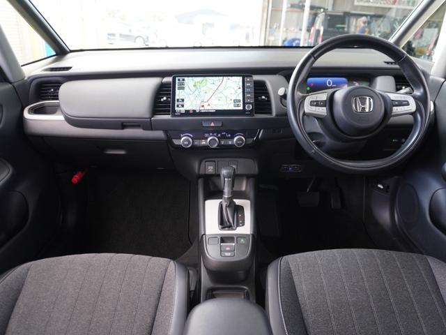 フィット ｅ：ＨＥＶホーム　ワンオーナー　９インチナビ　バックカメラ　前後ドラレコ　ＥＴＣ　アダプティブクルーズコントロール　Ｂｌｕｅｔｏｏｔｈ　ＵＳＢ入力端子　ＬＥＤヘッドライト　衝突被害軽減ブレーキ　禁煙車　いまコレ＋（3枚目）
