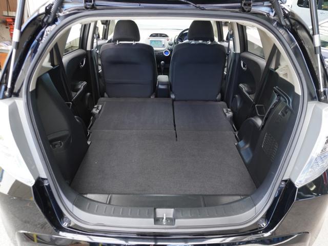 フィットハイブリッド スマートセレクション　ワンオーナー車　ナビ（純正用品　ＶＸＭ－１２８ＶＳ）　バックカメラ　ＥＴＣ　クルーズコントロール　ＵＳＢ入力端子　ワンセグ　盗難防止装置　パワーステアリング　パワーウィンドウ　オートエアコン（12枚目）