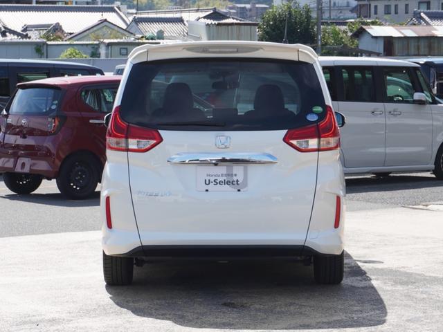 フリード＋ Ｇ・ホンダセンシング　ワンオーナー車　　９インチナビ（純正用品ＶＸＭ－１９７ＶＦＮｉ）　　バックカメラ　ＥＴＣ　両側電動スライドドア　Ｂｌｕｅｔｏｏｔｈ　ＬＥＤオートライト　衝突被害軽減ブレーキ　アイドリングストップ（12枚目）