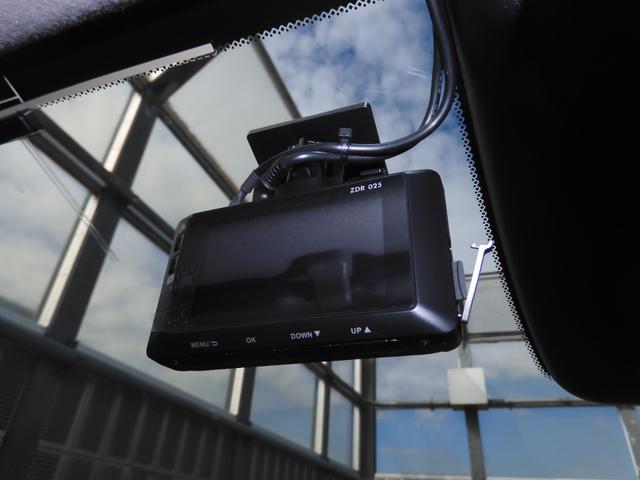 フィット ｅ：ＨＥＶＲＳ　１オーナー　社外７インチナビ（ＭＤＶ－Ｓ７０９）　フルセグ　リアカメラ　社外ＥＴＣ・前後ドラレコ　衝突軽減ブレーキ　前後障害物センサー　衝突軽減ブレーキ　ＬＥＤオートライト・オートハイビーム　アルミ（6枚目）